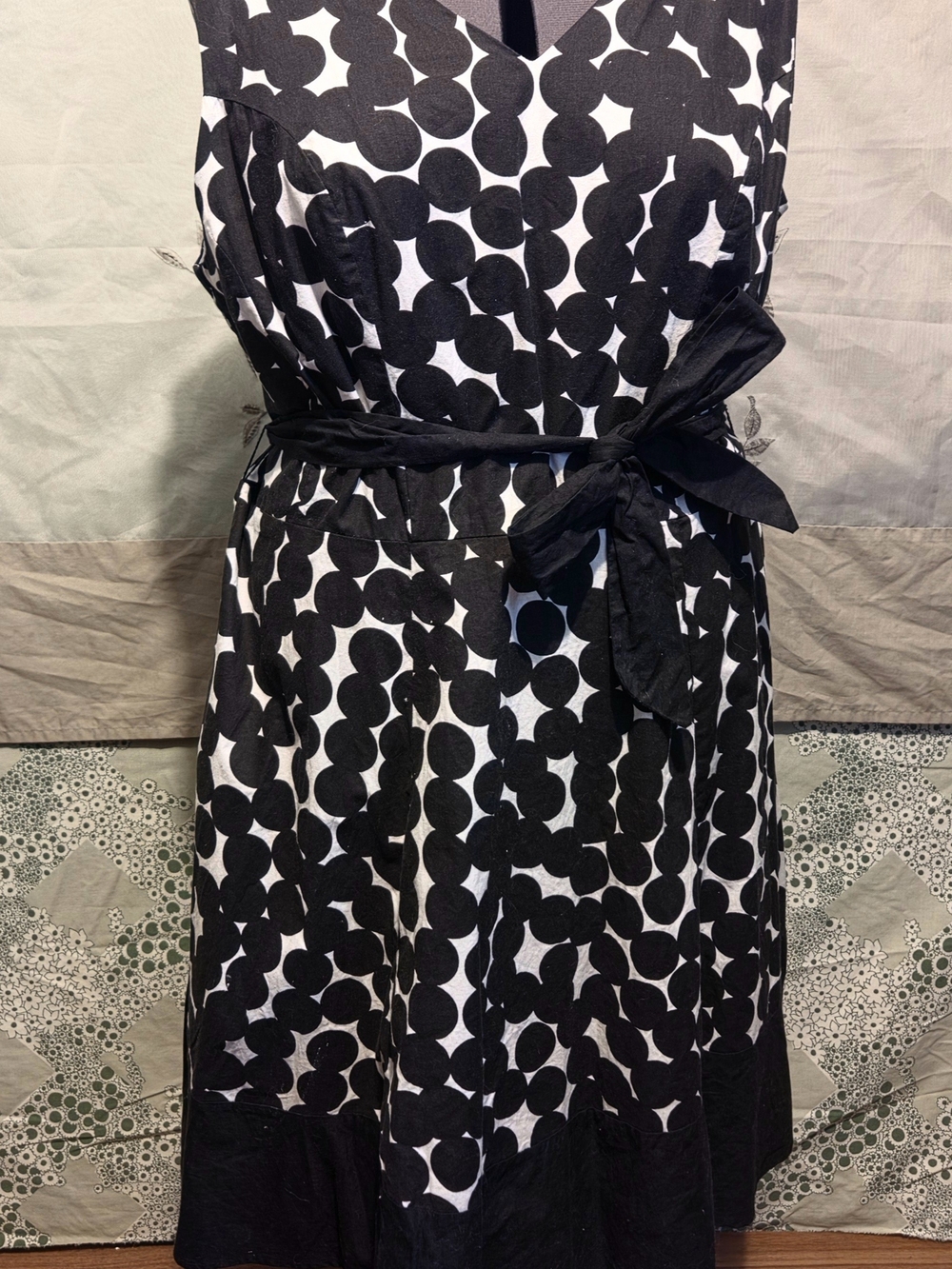 Flirty Black & White Polka Dot V-Neck Dress Size 3X Like New